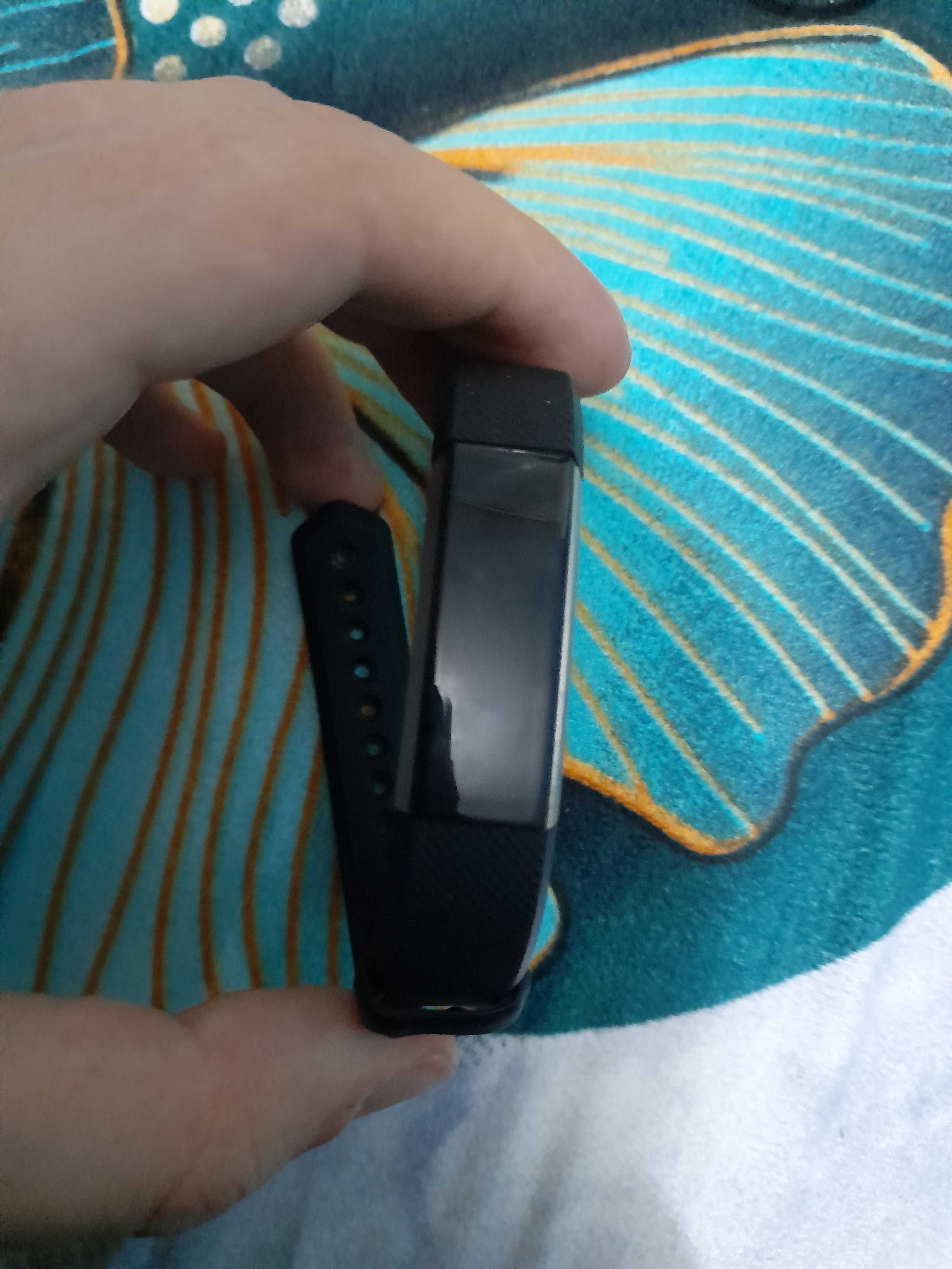 Bratara Fitbit Alta FullBox, nu se aprinde pentru piese