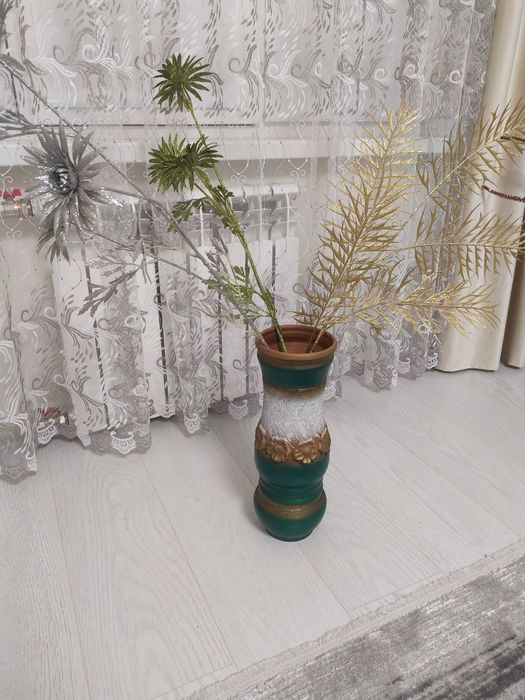 Продам вазу с декаративными цветами!