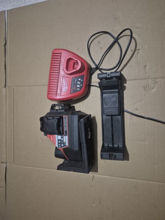 Laser milwaukee M12 3PL