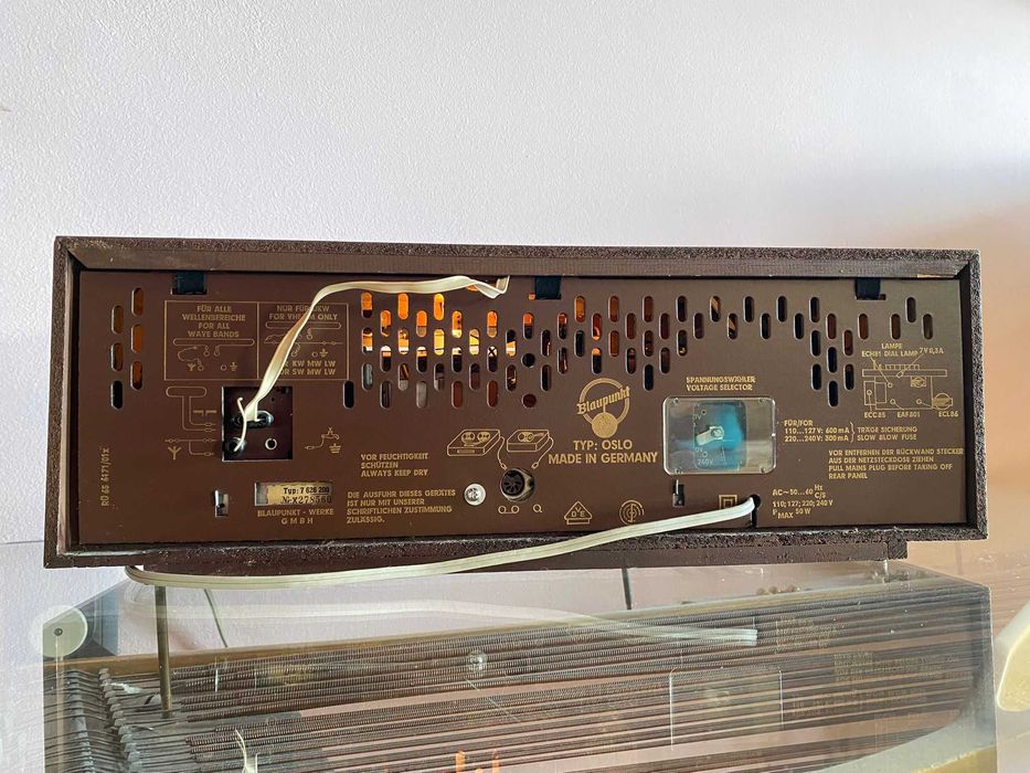 Radio Blaupunkt - Model Oslo, lampi.