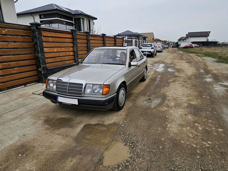 Mercedes-Benz W124 W124 Benzina pretabil retromobil - stare ffff buna