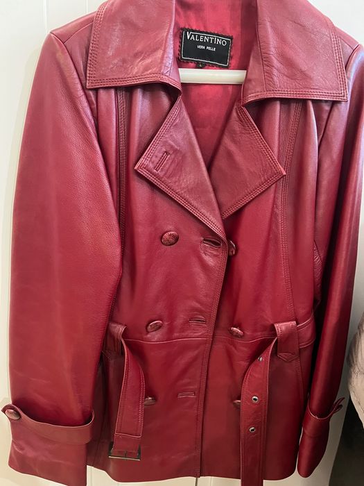 Кожено яке червено
