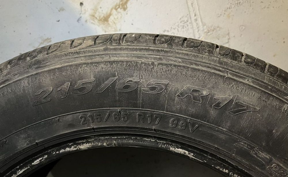Продам 2шт летние шины Пирелли 215/65/17