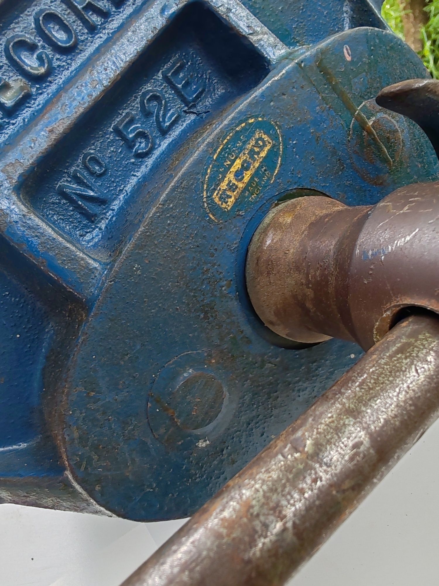 Menghină  tâmplărie RECORD  52E cu sistem de eliberare controlata