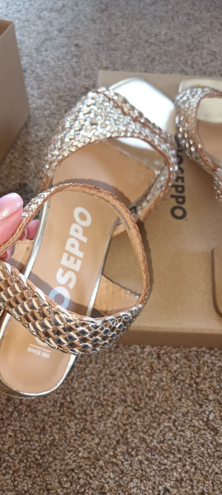 Сандали на марката Gioseppo