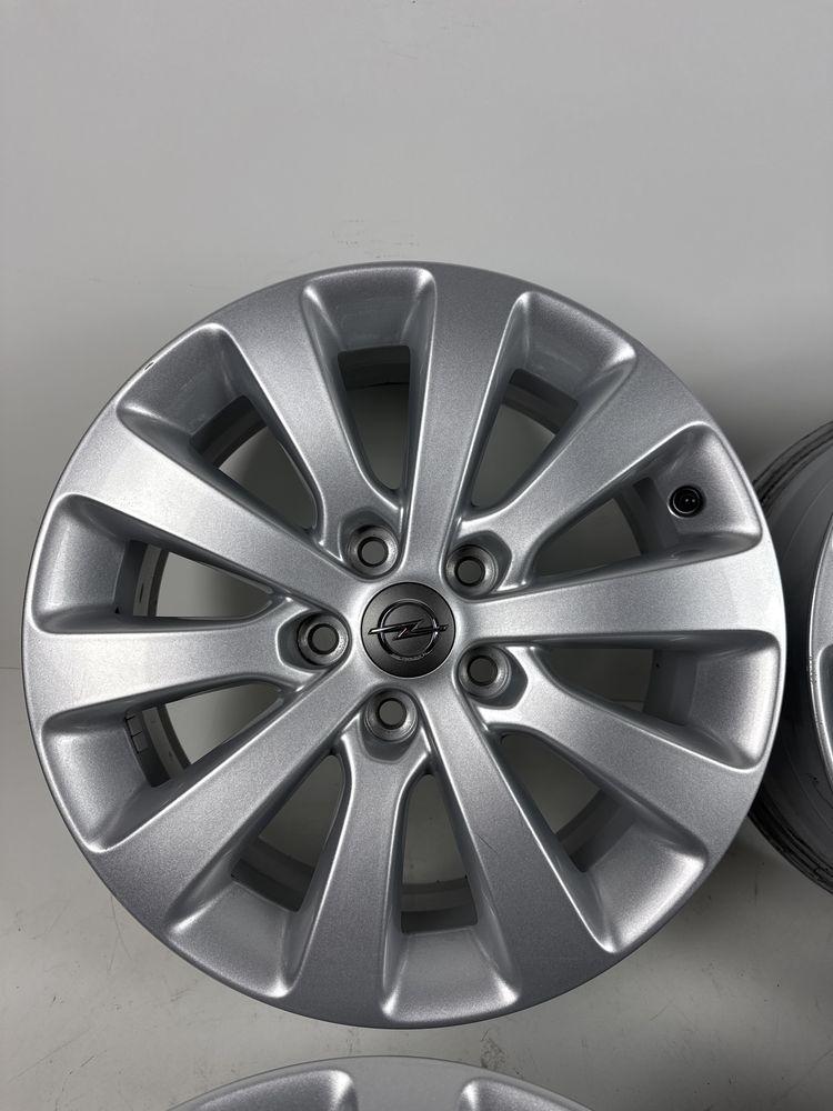 Se vinde set jante originale Opel R17 5x115