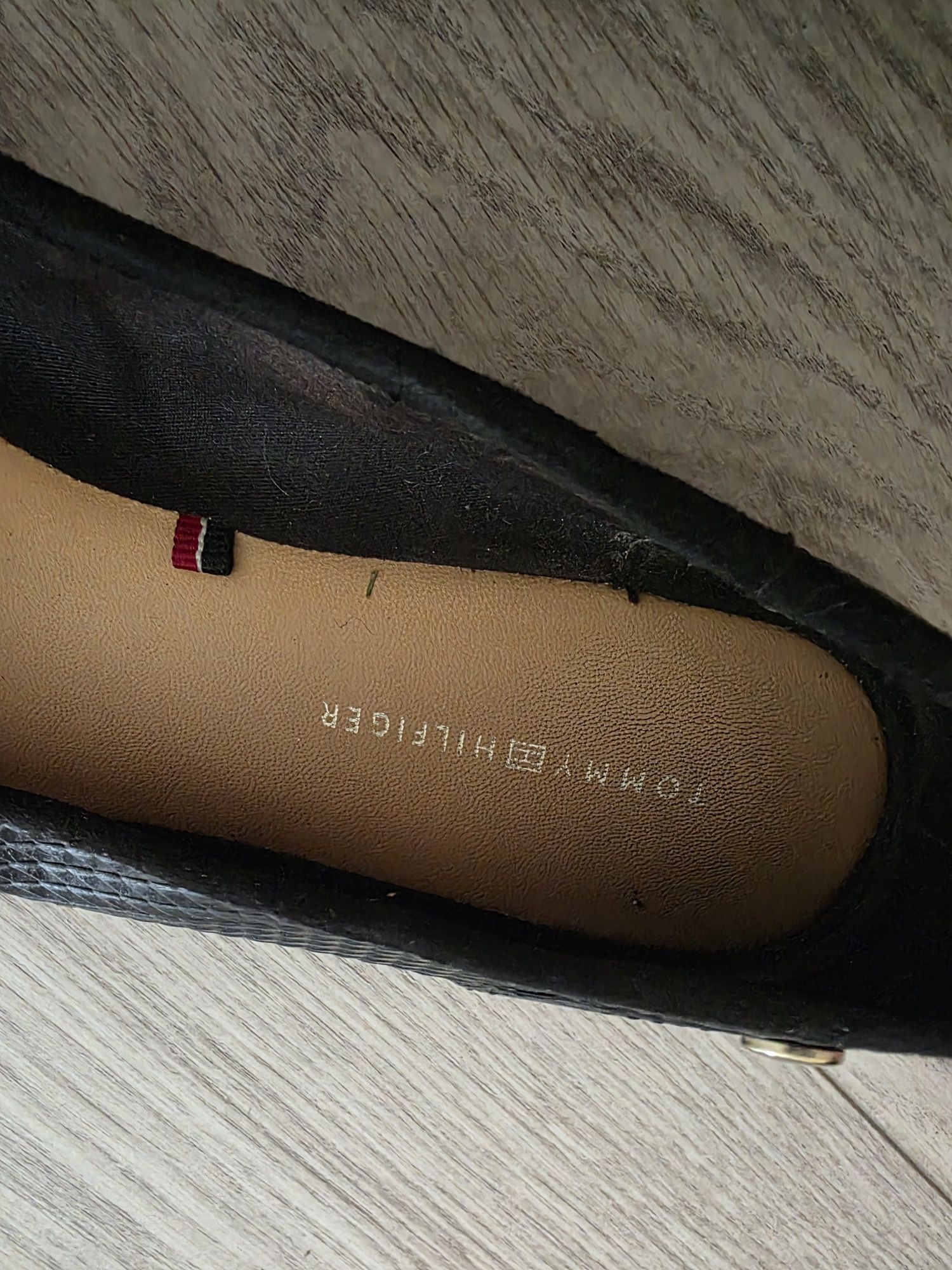 Дамскиобувки Tommy Hilfiger 38