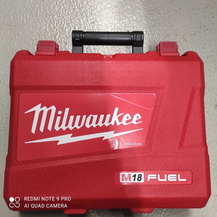 Flex milwaukee cu 2 acumulatori