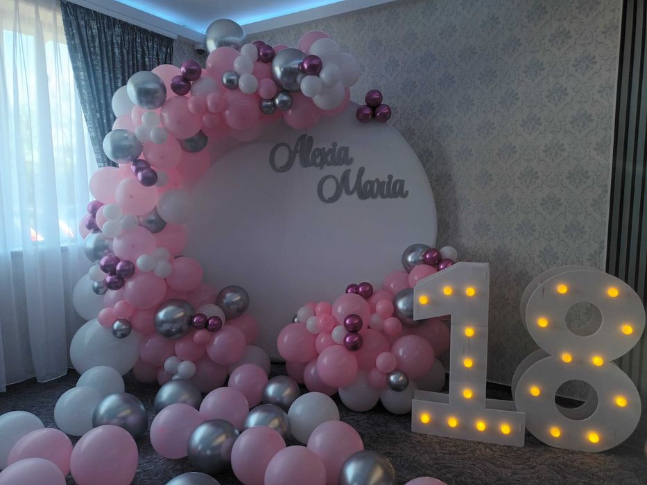Aranjamente majorat Decor baloane Photocorner 18 ani / zi de nastere