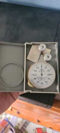Уред за измерване на опън на текстил, влакна, тел и т.н.