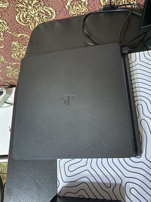 Playstation 4 Slim 1TB