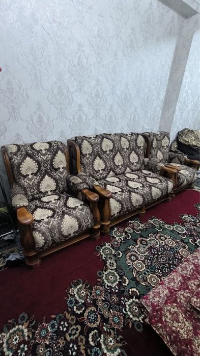 Кресло диван сотилади  холати зўр ёнғоқдан