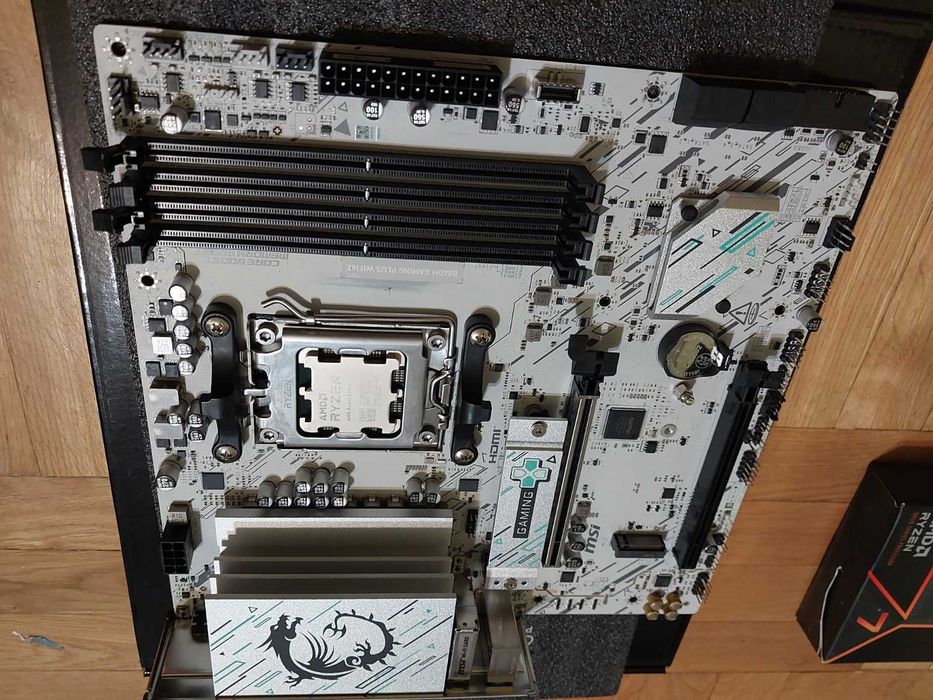 AMD Ryzen 5 7600 + MSI B840M Gaming Plus WI-FI 6E