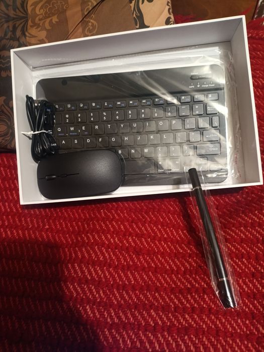 Таблет и аксесоари