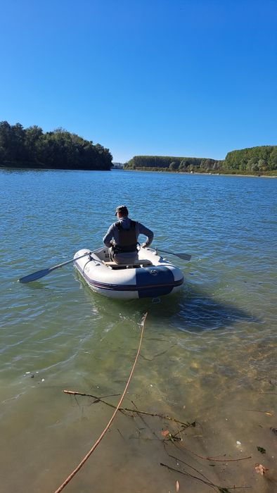 Vand barca cu motor sau schimb