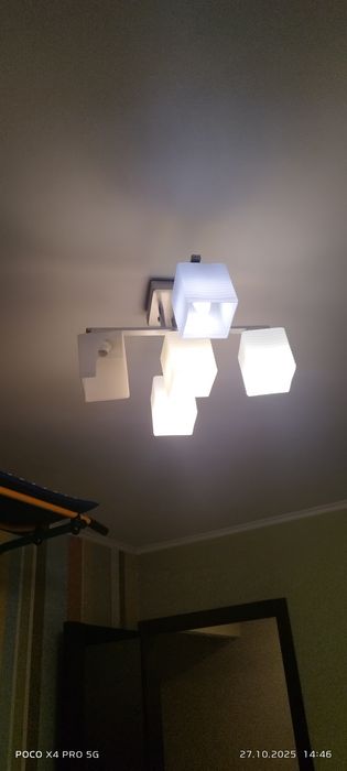 Люстру продам рабочая