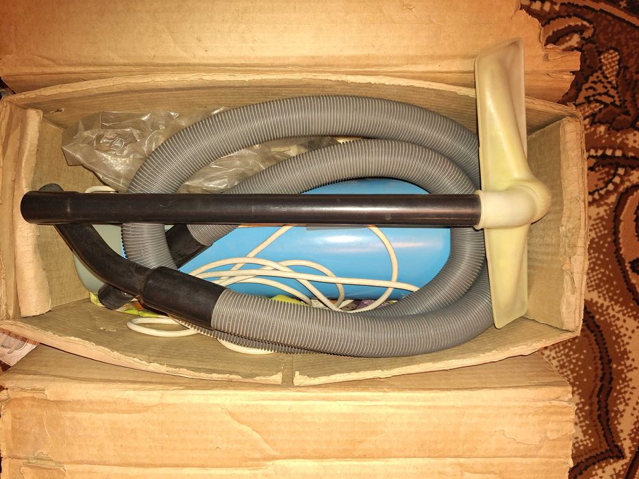 Aspirator vechi anii 1965 – 1970 model Ideal EL-AG, incusiv accesorii