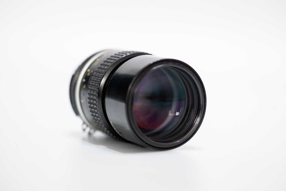 Obiectiv Nikon 135mm f/2.8 NIKKOR AIS cu focalizare manuală