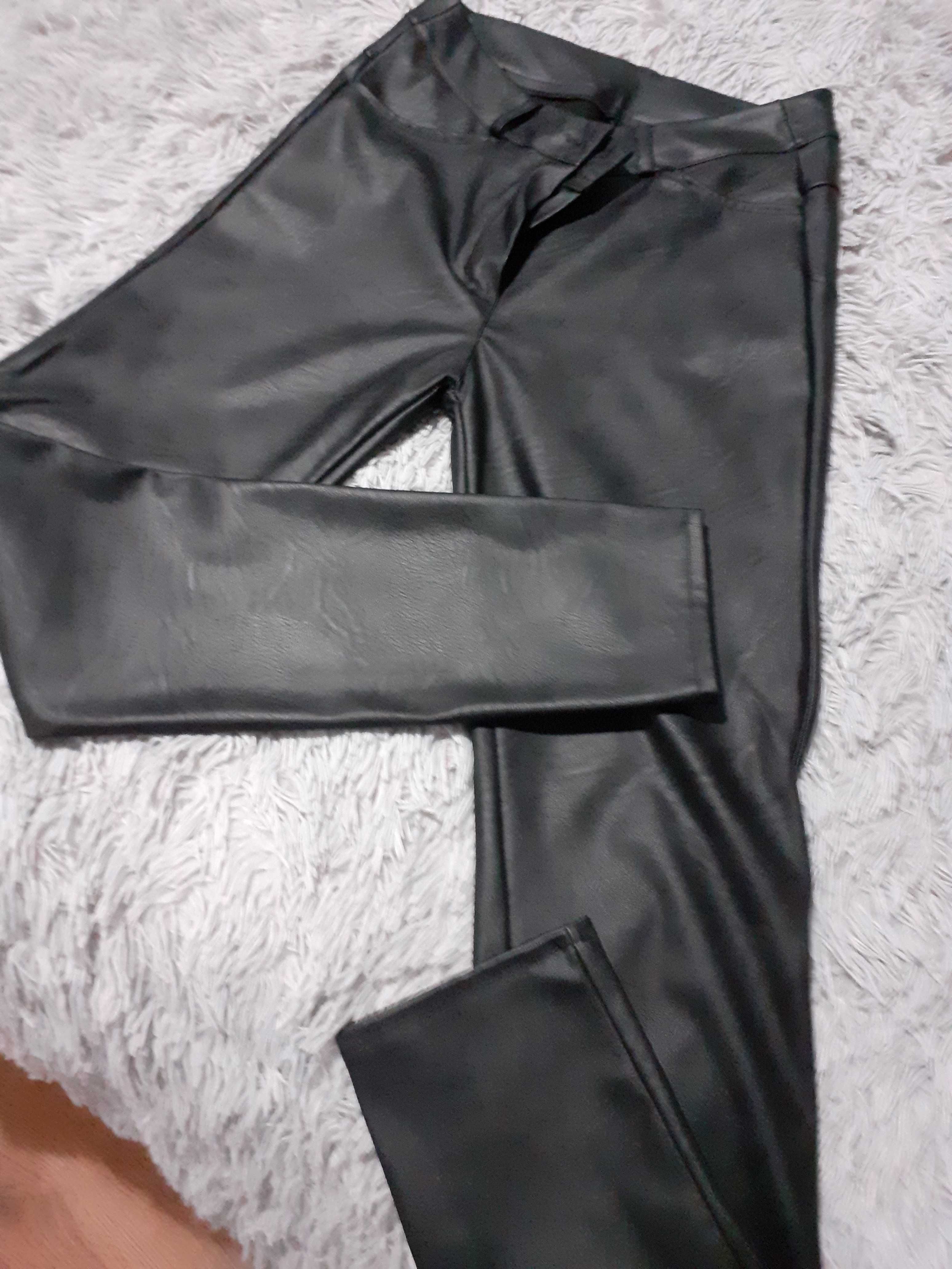 Pantaloni noi, piele eco, usor  elastici