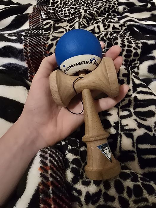 Vând kendama krom pop rubber in stare buna(NU RSP LA MESAJE SUNATIMA!)