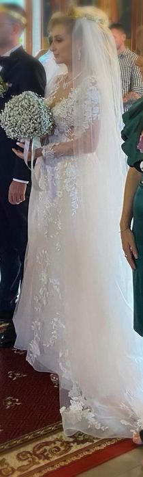 Rochie de mireasa cu trena și voal
