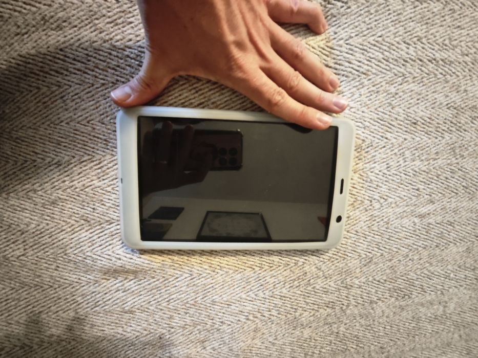 Телефон работещ с напукано стъкло