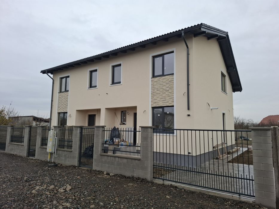 Vand casa tip duplex