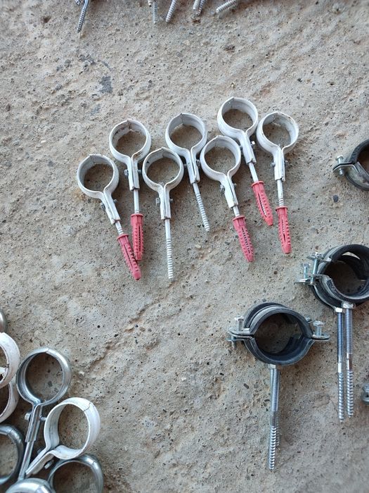 Vând coliere metalice