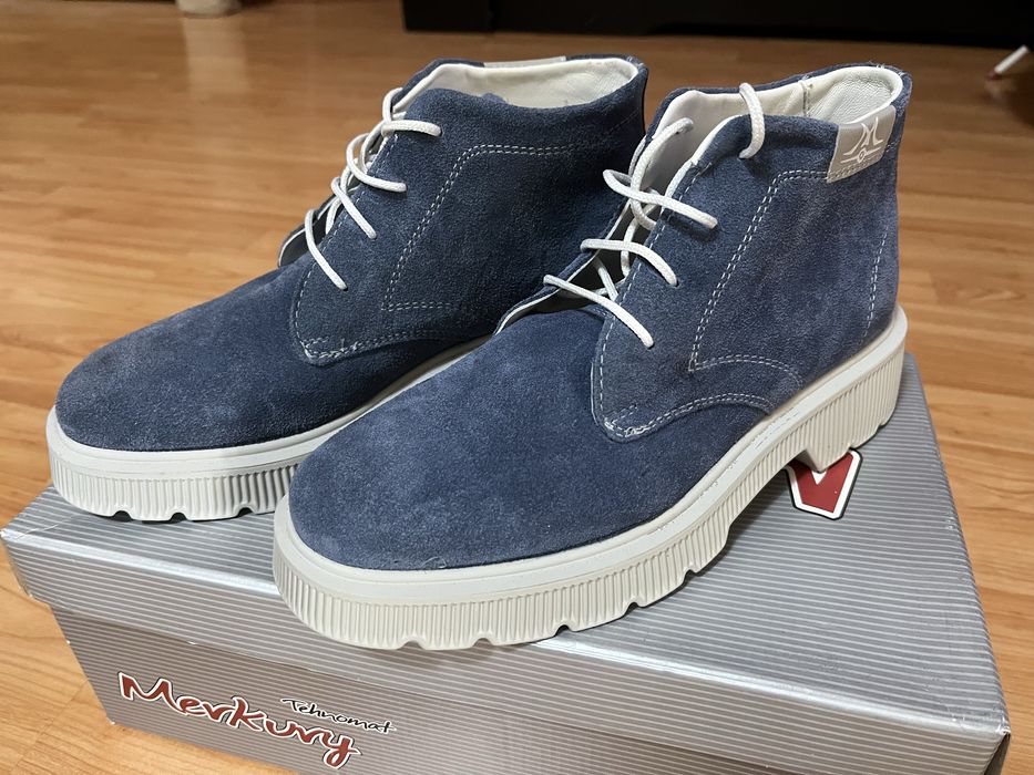 Чисто нови дамски боти