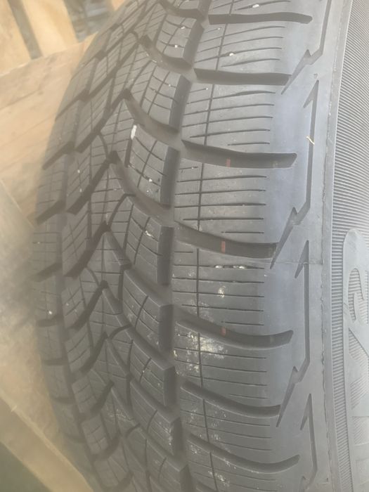 Jante aluminiu R17 cu anvelope Debica Frigo 215/60R17