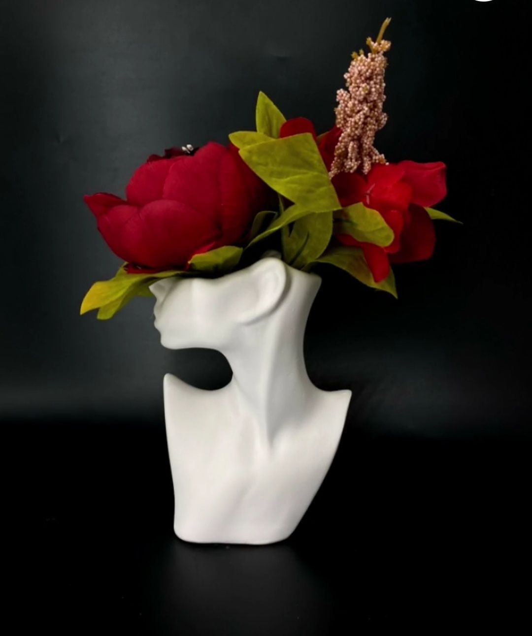 Ваза для сухоцветов, статуэтка ваза