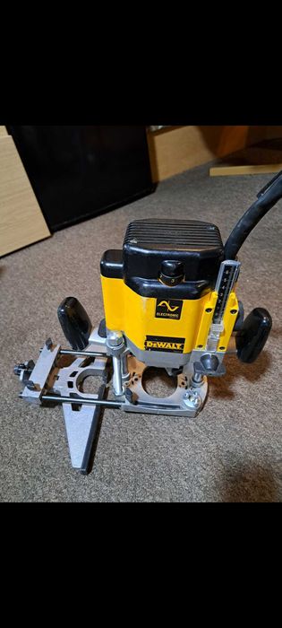 Оберфреза Dewalt DW 625-2000w