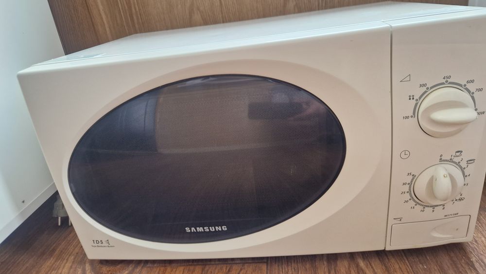 Продам микроволновую печь