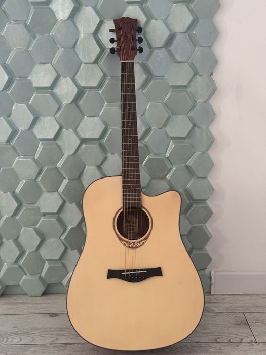 Продам Гитару в отличном состояний