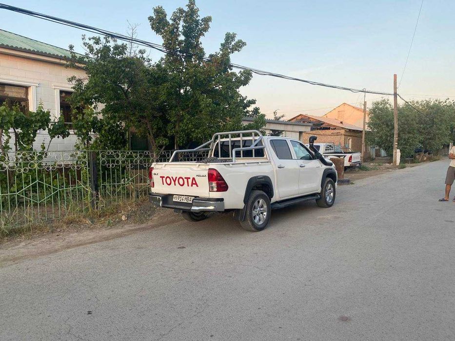 2ta TAYOTA Pikap avtomobillari ijaraga beriladi