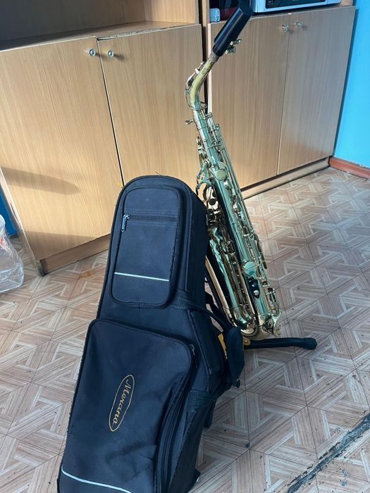 Продам альт саксофон Merana