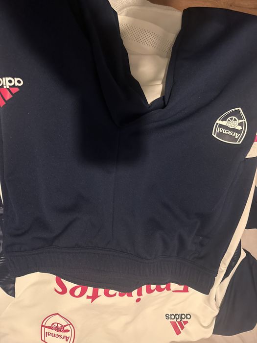 Продавам спортен екип Adidas