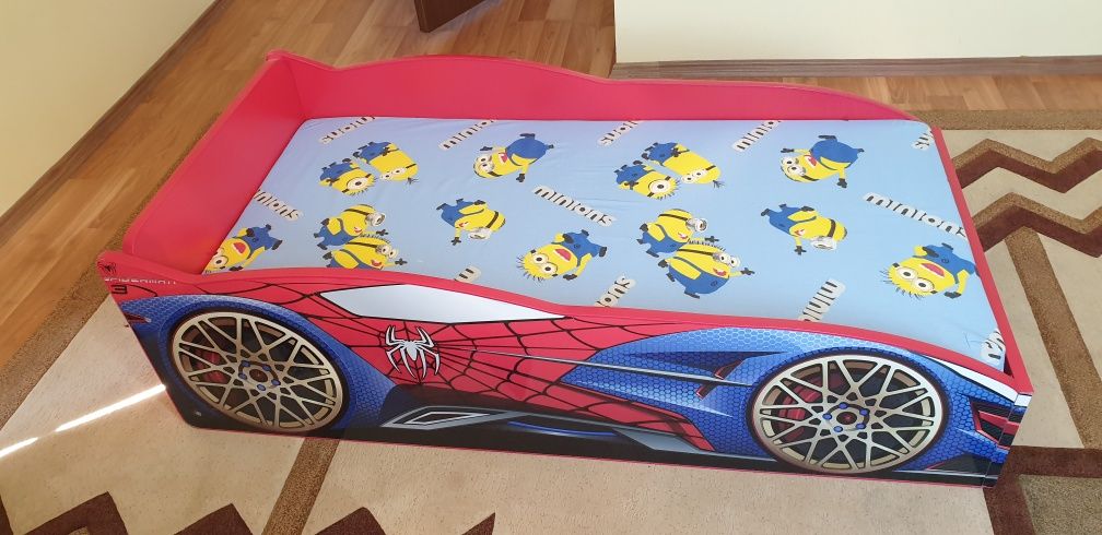 Vand pătuț copii mașină spiderman cusaltea inclusă! Dimensiune 150x74!