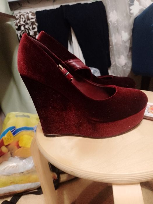 Продам босоножки срочно