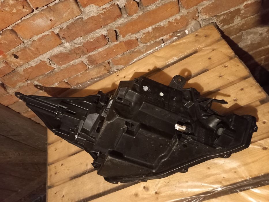 Ляв фар за Toyota Aygo X