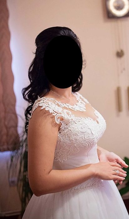 Vand rochie de mireasa cu corset,culoarea ivory+crinolina+voal+ac. par