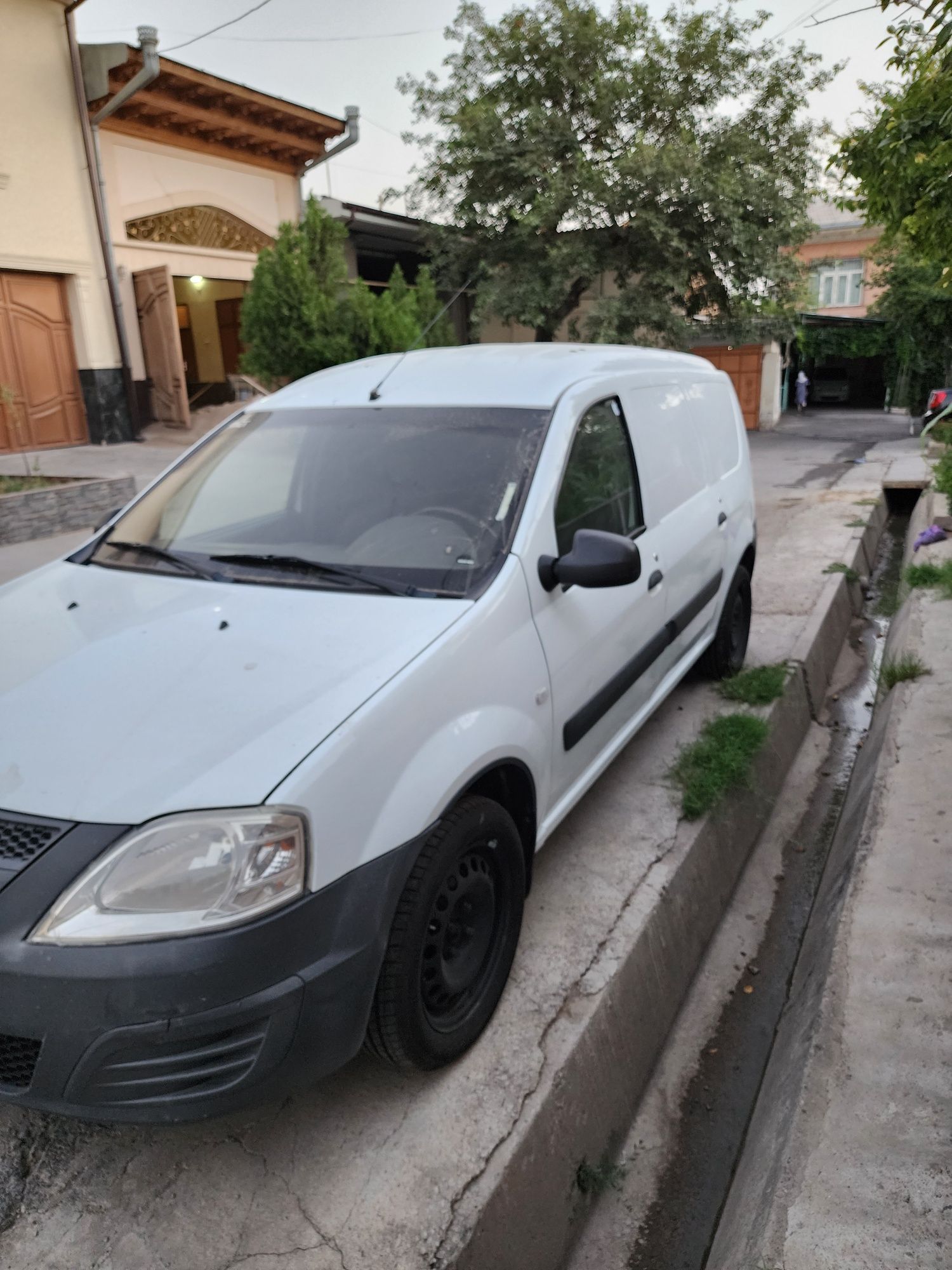 LADA  LARGUS  yili 2015