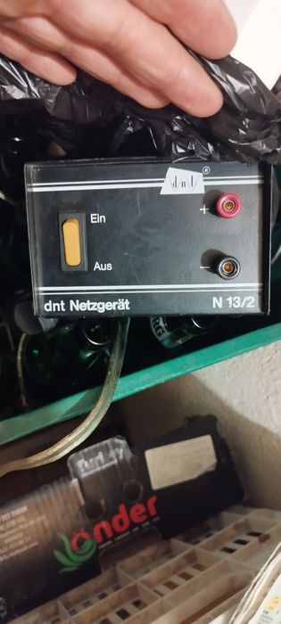 Захранване постоянно 13.2 v, зарядно