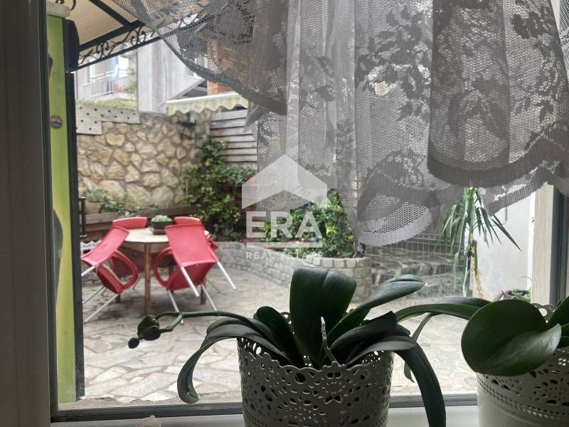 Ексклузивна триетажна обзаведена къща за продажба, район "Аспарухово",