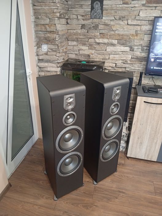 Най-големият модел от серията JBL ES-100