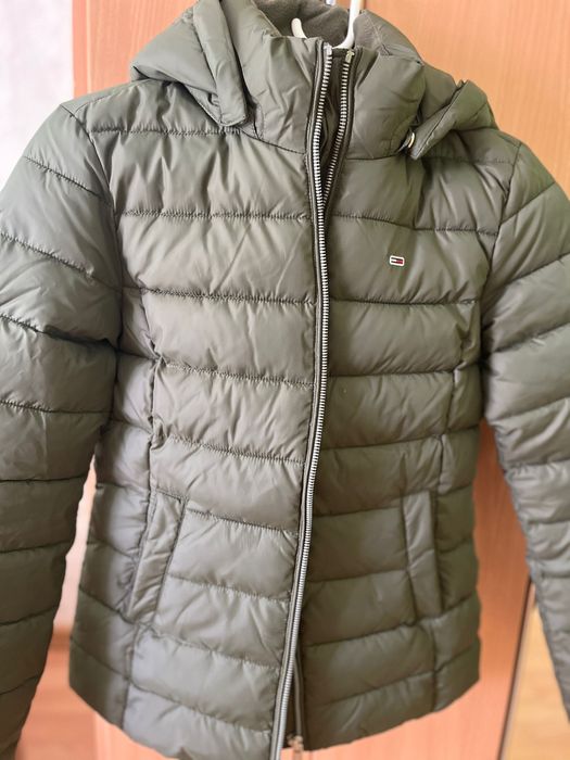 Vând geaca nouă Tommy jeans