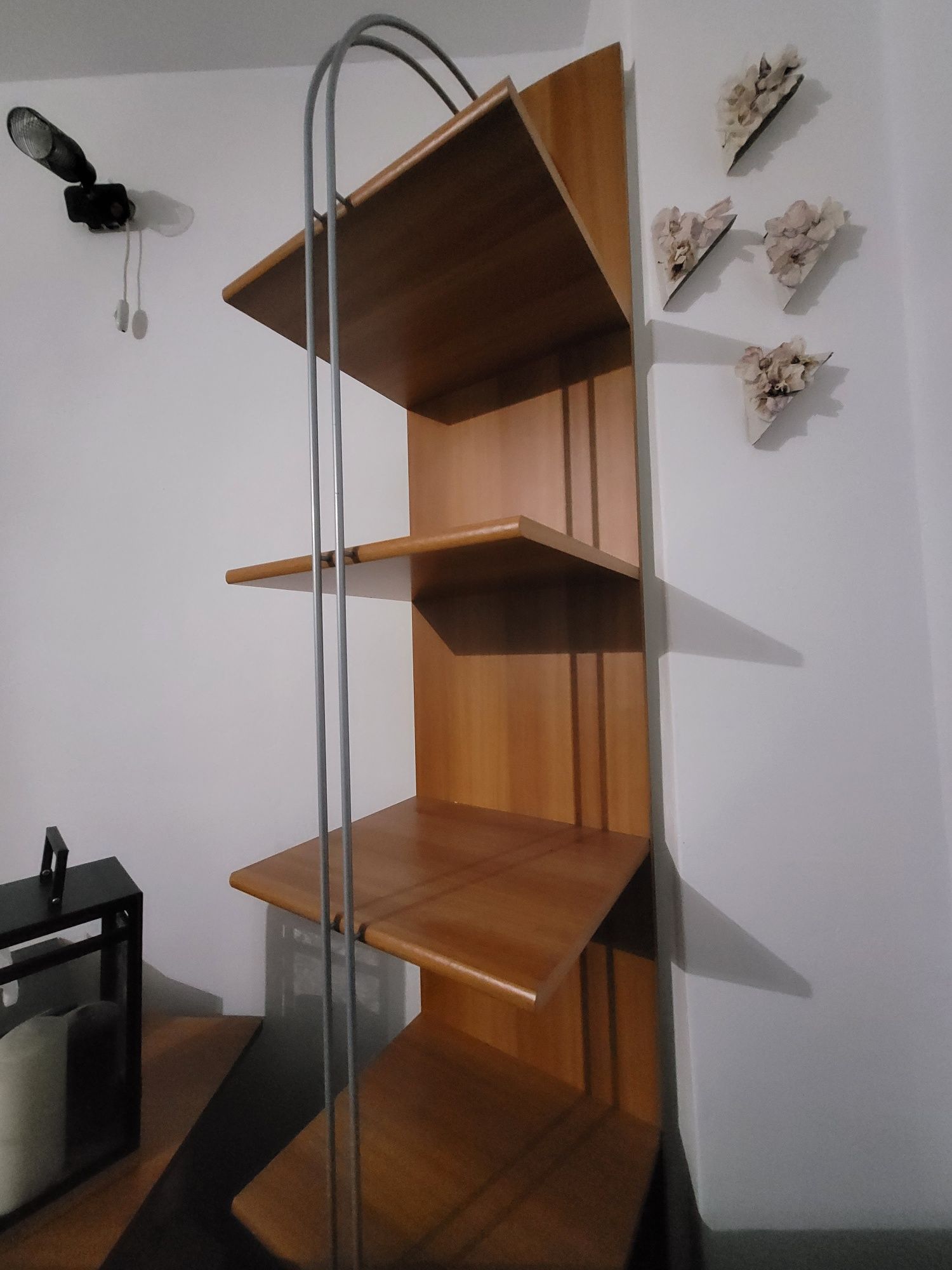 Set mobilier living: biblioteca, masa + birou