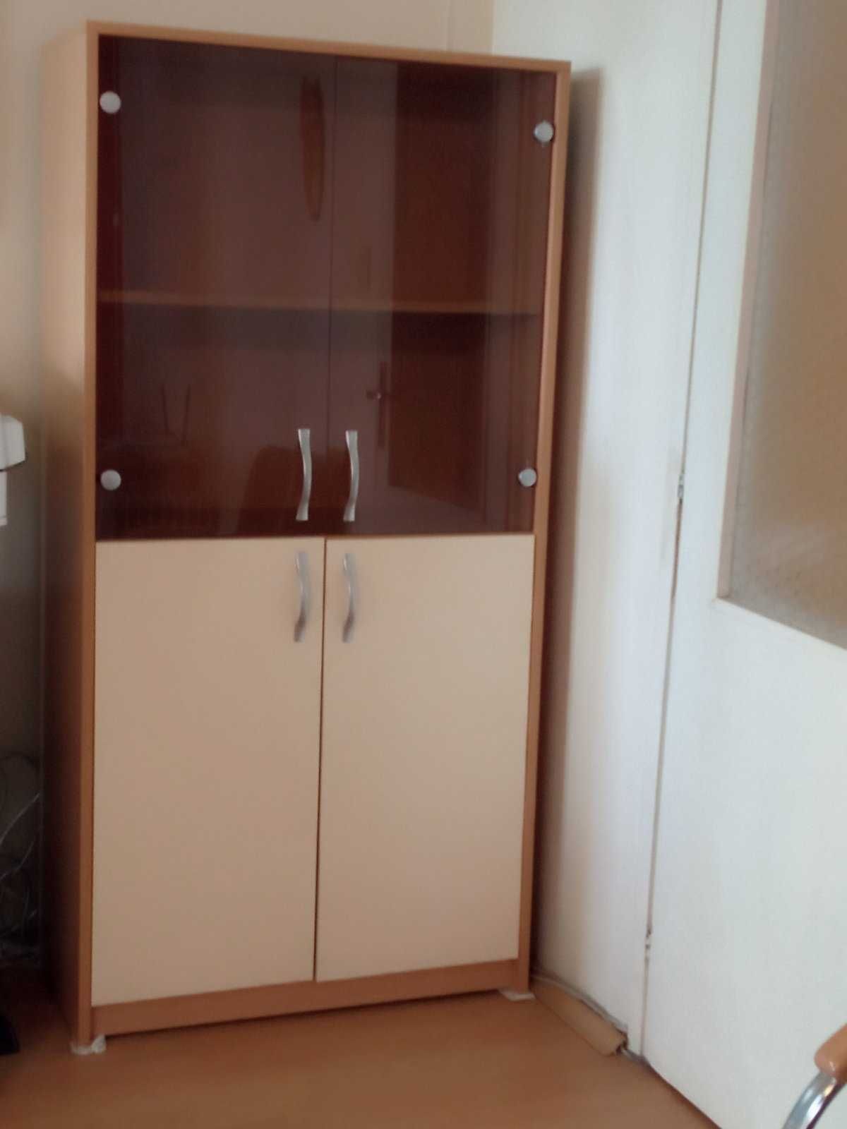 Офис шкаф със стъклена витрина. Височина 180 см
