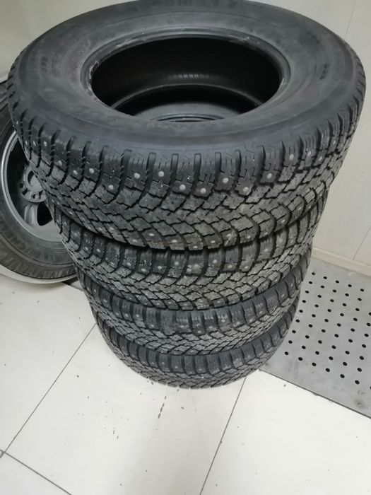 Продам зимние шипованые шины