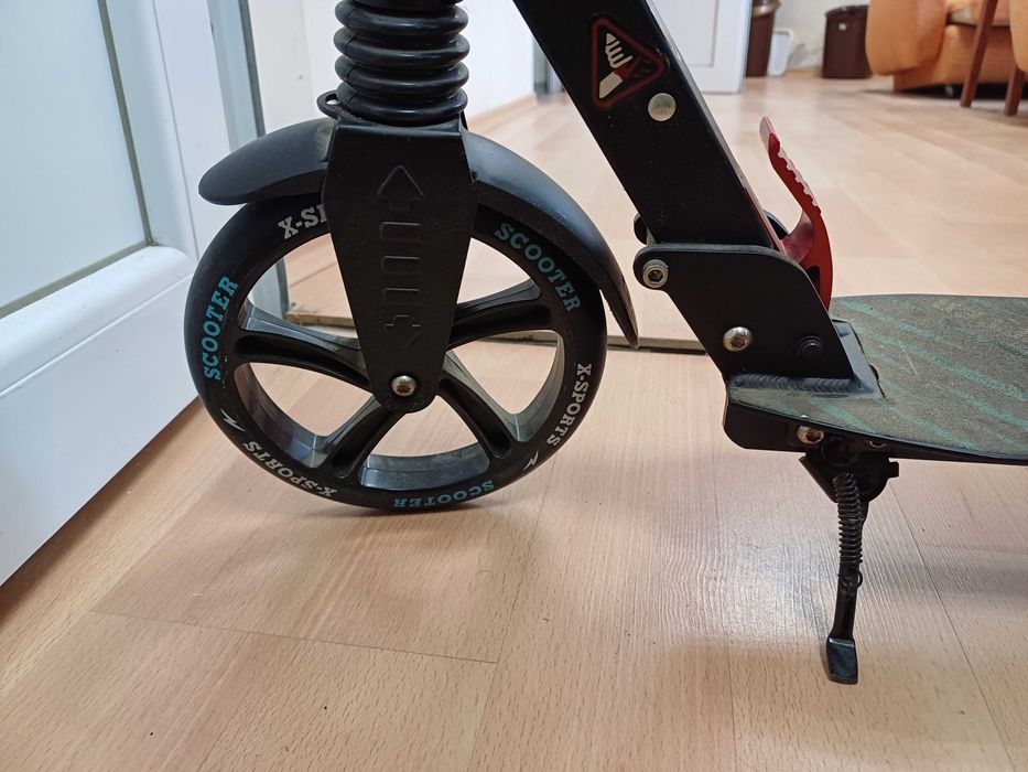 Продавам тротинетка/скутер марка "BAYTTER" до 100 кг.